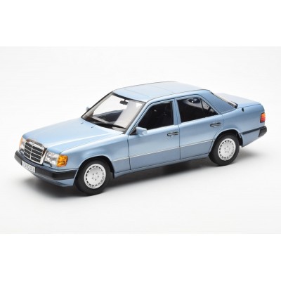 Масштабна модель Mercedes 230 E W124 1990 Light Blue Metallic Norev 1/18