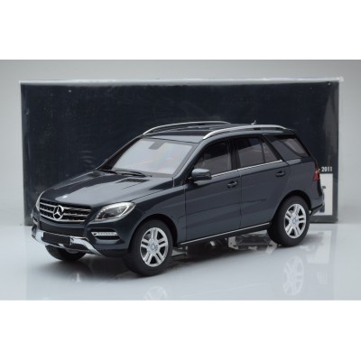 Масштабна модель Mercedes ML W166 2011 Grey Minichamps 1/18