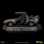 Масштабная модель DeLorean из фильма Назад в будущее