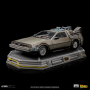 Масштабная модель DeLorean из фильма Назад в будущее