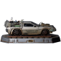Масштабная модель DeLorean из фильма Назад в будущее 3